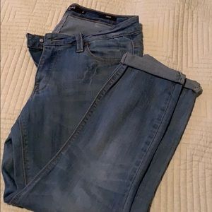 Max Crop Jeans